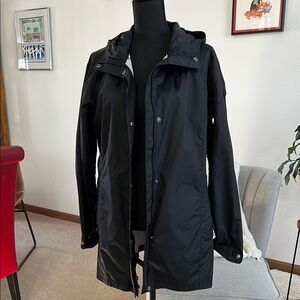 Columbia Black Raincoat with Stand-Up Collar and Zipper Closure